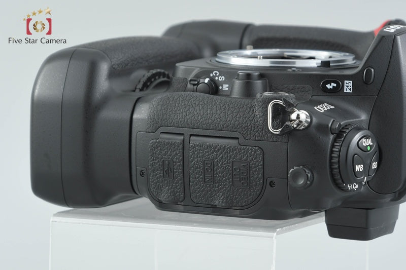 Nikon D200 10.2 MP DSLR Camera + MB-D200 Multi Power Buttery Pack