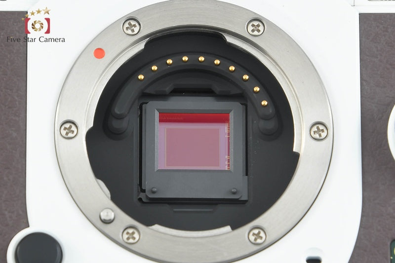 Shutter count 1,182 PENTAX Q7 White x Brown 12.4 MP Digital Camera 5-15 Lens