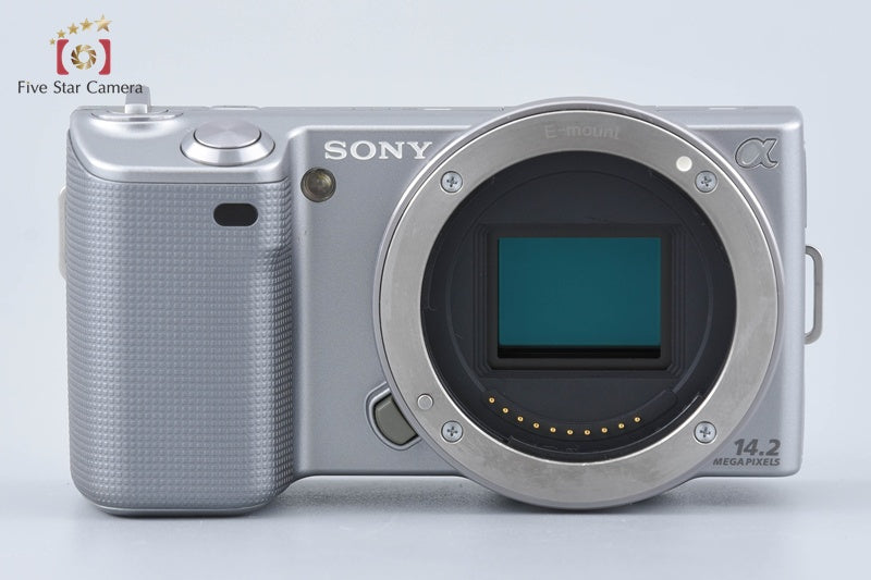 "Count 561" Sony α NEX-5 Silver 16.1 MP 18-55 Lens [Japanese Language Only]