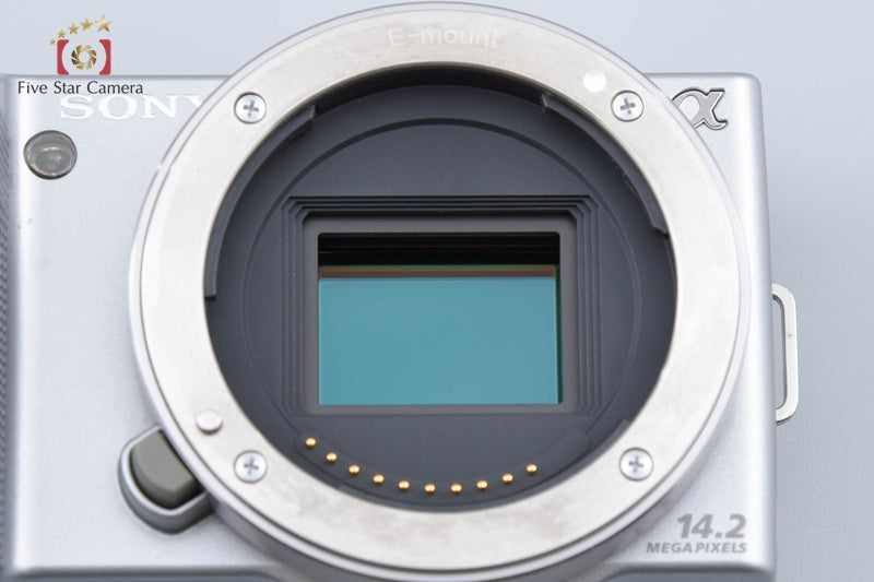 "Count 561" Sony α NEX-5 Silver 16.1 MP 18-55 Lens [Japanese Language Only]
