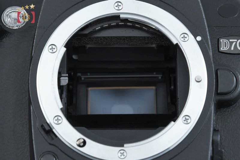 "Count 4,060" Nikon D70s 6.1 MP DSLR + AF-S DX NIKKOR 18-55mm f/3.5-5.6 G VR