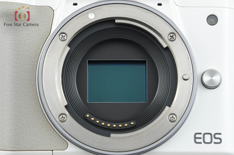 Canon EOS Kiss M / M50 White 24.0 MP 15-45 IS STM Lens