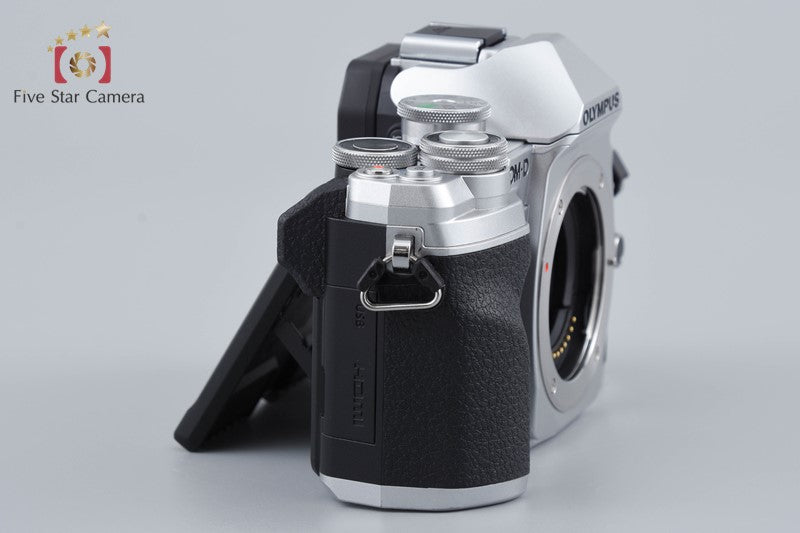 "Count 2,962" Olympus OM-D E-M10 Mark IV Silver 20.3MP Digital Mirrorless Camera
