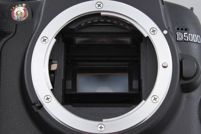 Nikon D5000 12.3 MP DSLR Camera 18-55 VR Lens