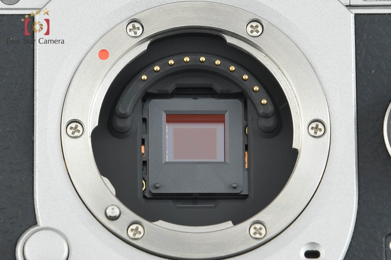 "Count 510" PENTAX Q10 Silver 12.4 MP Digital Camera 5-15 15-45 Lenses w/ Box