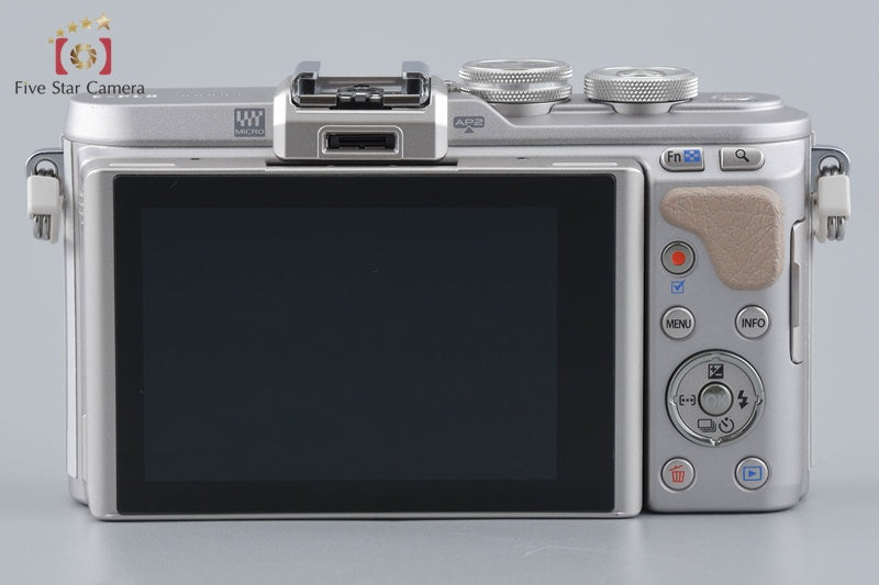 Shutter count 766 Olympus PEN E-PL8 White 16.1 MP 14-42 EZ Lens