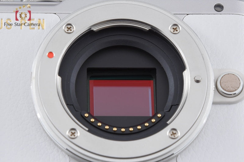 Shutter count 766 Olympus PEN E-PL8 White 16.1 MP 14-42 EZ Lens