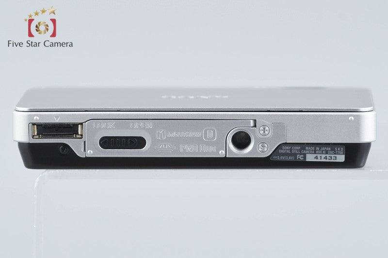 Sony Cyber-Shot DSC-T700 Silver 10.1 MP Digital Camera [Japanese Language Only]