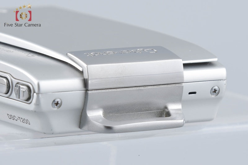 Sony Cyber-Shot DSC-T200 Silver 8.1 MP Digital Camera [Japanese Language Only]
