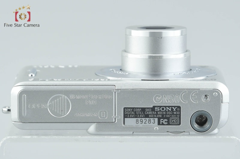 Sony Cyber-Shot DSC-W30 Silver 6.0 MP Digital Camera [Japanese Language Only]