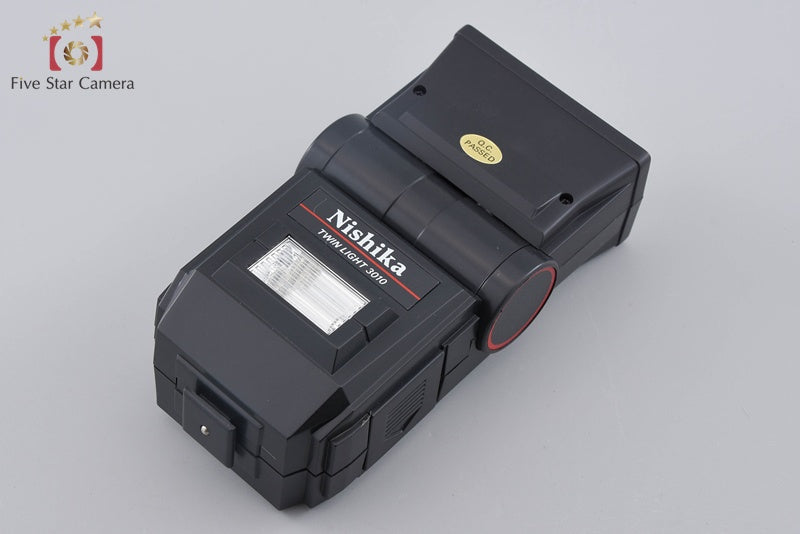Nishika N8000 35mm Quadrascopic Stereo 3D Lenticular Camera + Twin Light 3010