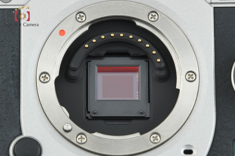 "Shutter count 3,916" PENTAX Q7 Silver 12.4 MP Digital Camera 5-15 Lens