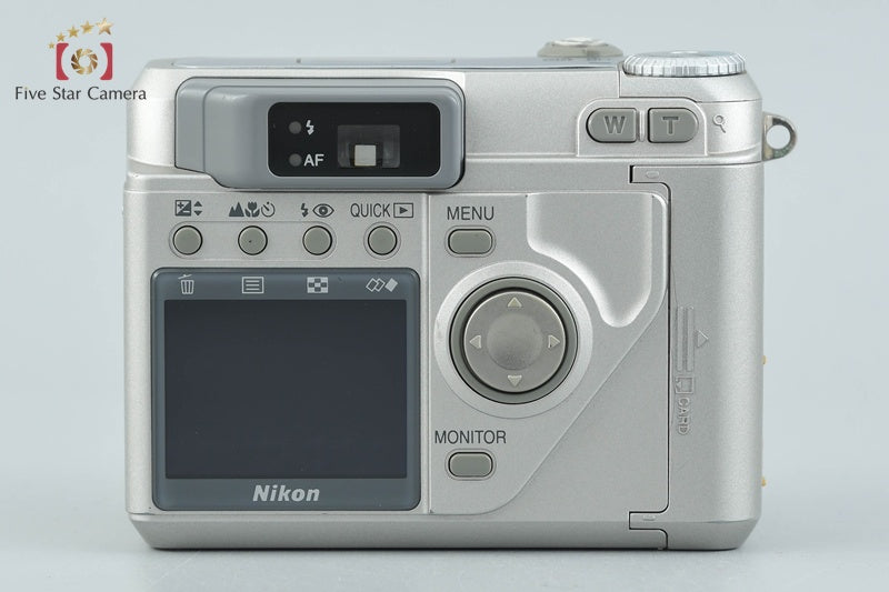Nikon COOLPIX 880 3.3 MP Digital Camera