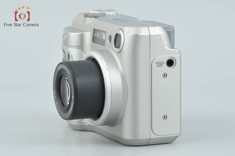 Nikon COOLPIX 880 3.3 MP Digital Camera