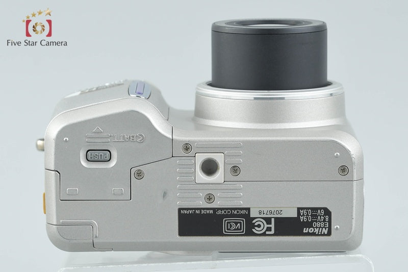 Nikon COOLPIX 880 3.3 MP Digital Camera