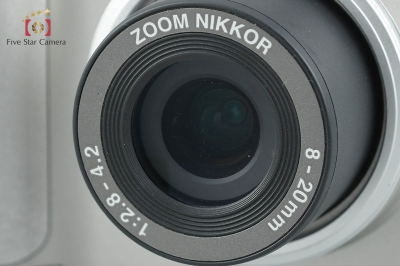 Nikon COOLPIX 880 3.3 MP Digital Camera