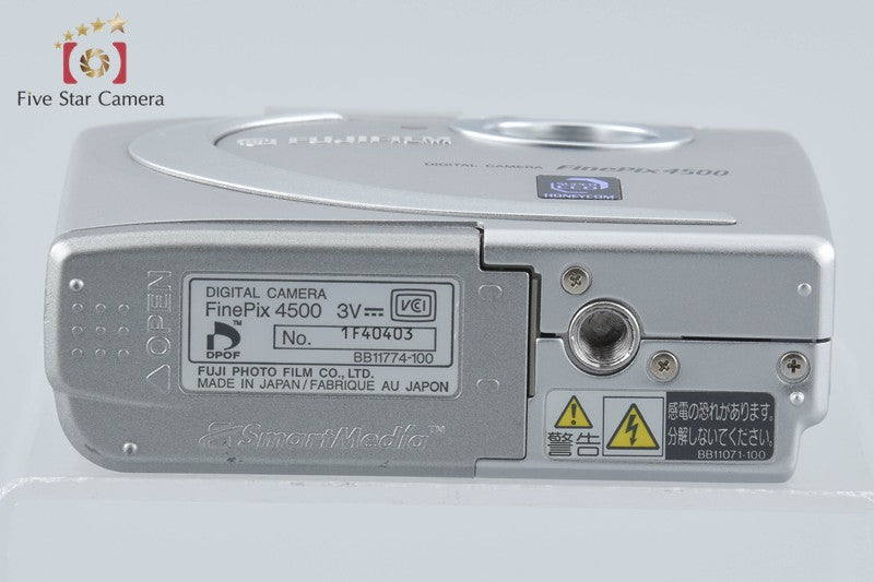 Fujifilm FinePix 4500 Silver 2.4 MP Digital Camera [Japanese Language Only]