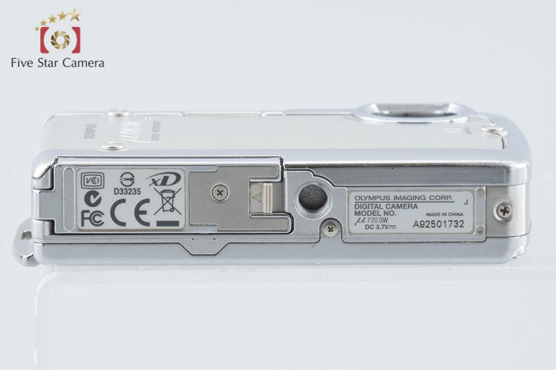 Olympus μ720 SW Shiny Silver 7.1 MP 3m Waterproof Digital Camera
