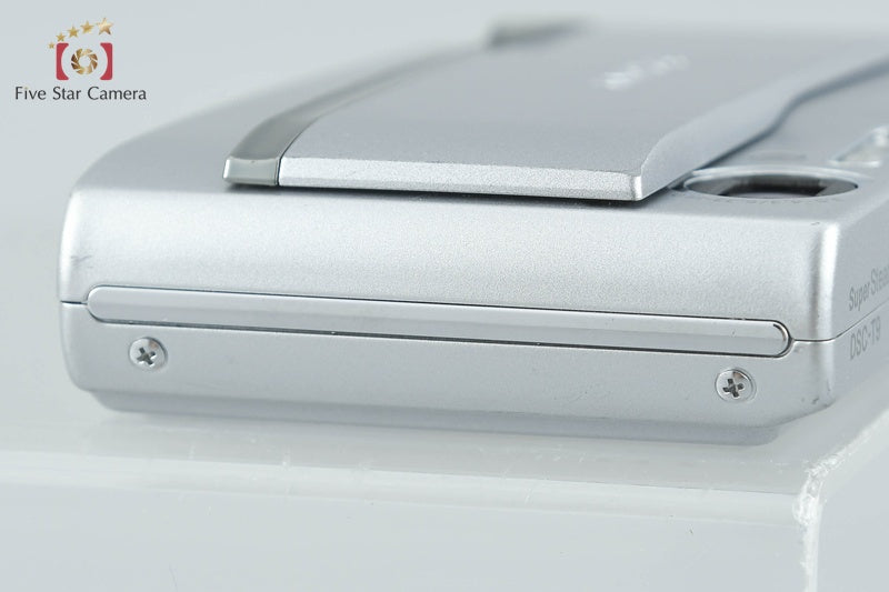 Sony Cyber-Shot DSC-T9 Silver 6.0 MP Digital Camera [Japanese Language Only]