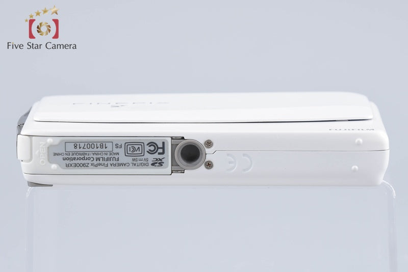 Fujifilm FinePix Z900EXR White 16.0 MP Digital Camera