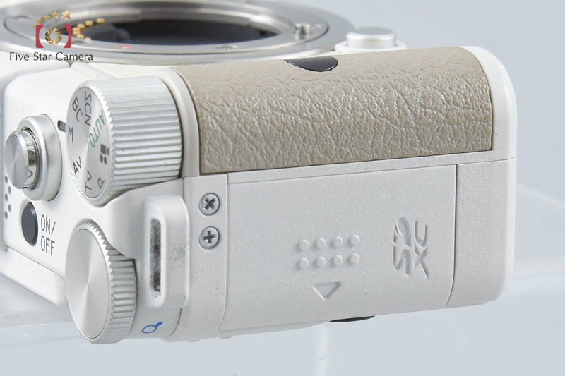 "Shutter count 1,999" PENTAX Q White 12.4 MP Digital Mirrorless Camera Body