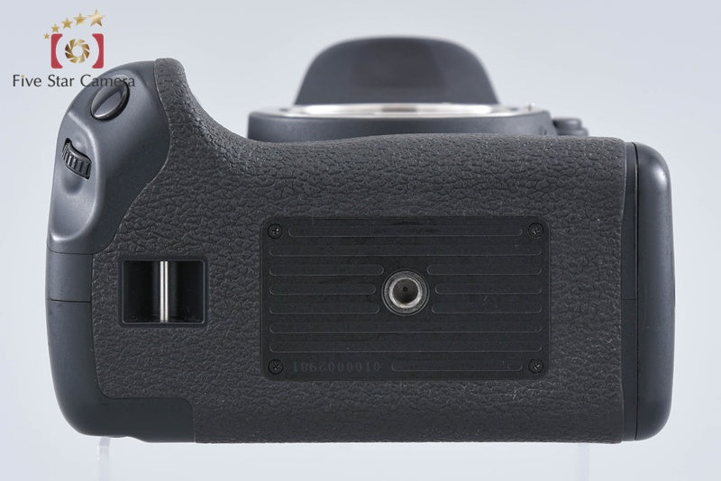 "Count 4,125" Canon EOS Kiss X7i / Rebel T5i / 700D 18.0 MP + BG-E8 Battery Grip
