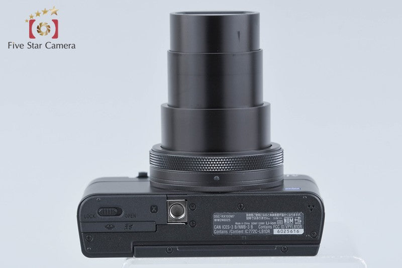 SONY Cyber-Shot DSC-RX100M7G 20.1 MP Shooting Grip Kit [Multiple Languages]