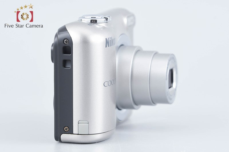 Nikon COOLPIX A10 Silver 16.2 MP Digital Camera from Japan