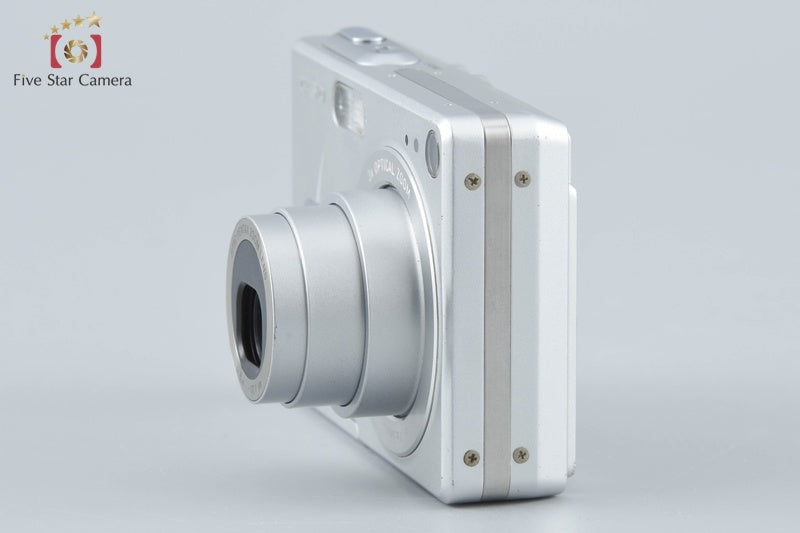 CASIO EXILIM ZOOM EX-Z50 Silver 5.0 MP Digital Camera from Japan