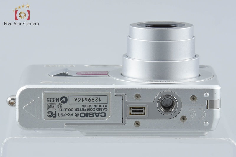 CASIO EXILIM ZOOM EX-Z50 Silver 5.0 MP Digital Camera from Japan