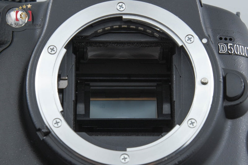 Nikon D5000 12.3 MP DSLR Camera 18-55 VR Lens from Japan