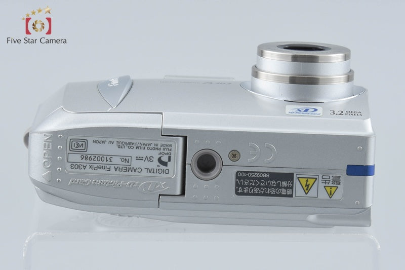 Fujifilm Finepix A303 3.2 MP Digital Camera [Japanese Language Only] from Japan