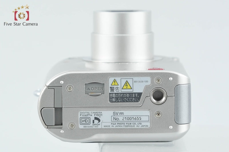 Fujifilm FinePix F601 3.1 MP Digital Camera [Japanese Language Only] from Japan