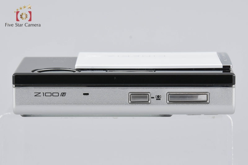 Fujifilm FINEPIX Z100fd White And Black 8.0 MP Digital Camera [Very Good]