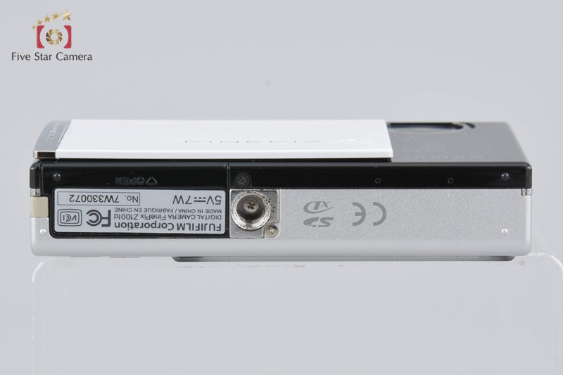 Fujifilm FINEPIX Z100fd White And Black 8.0 MP Digital Camera [Very Good]