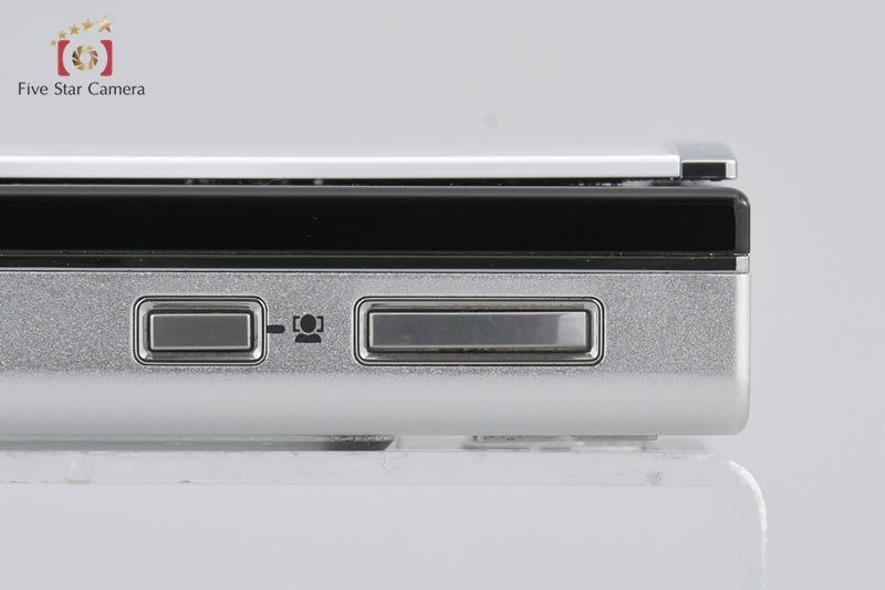 Fujifilm FINEPIX Z100fd White And Black 8.0 MP Digital Camera [Very Good]