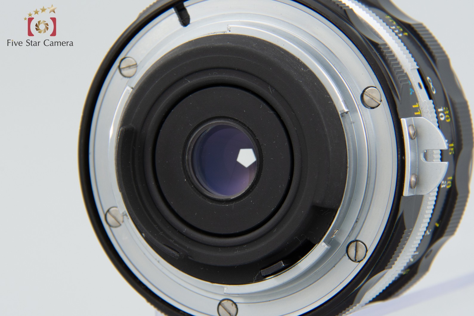 Nikon NIKKOR-H Auto 28mm f/3.5 Non Ai Lens