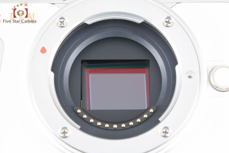 "Count 437" Olympus PEN E-PL10 White 16.1 MP EZ 14-42 40-150 Lenses [Near Mint]