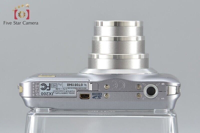Very Good!! FUJIFILM FinePix JX200 Silver 12.0 MP Digital Camera w/Box