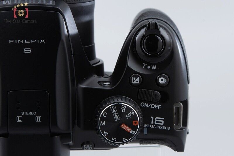 Fujifilm FinePix S8200 Black 16.2 MP Digital Camera
