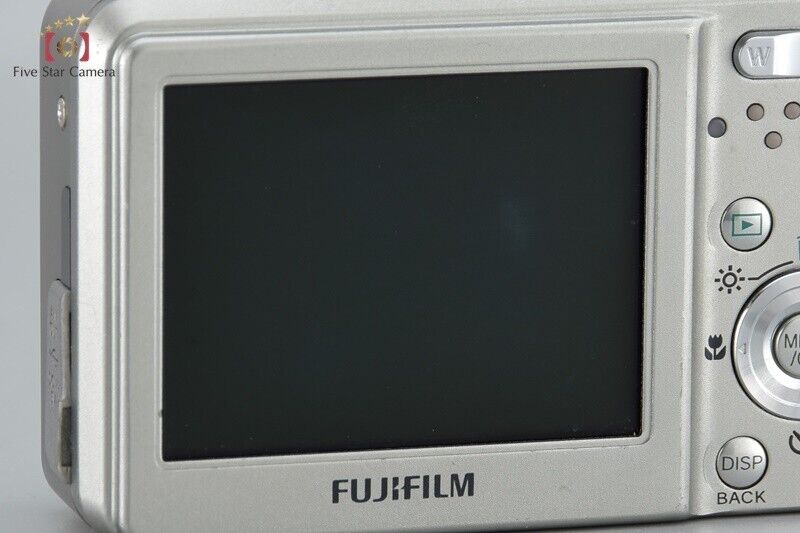 Very Good!! FUJIFILM FinePix F31 fd Silver 6.3 MP Digital Camera