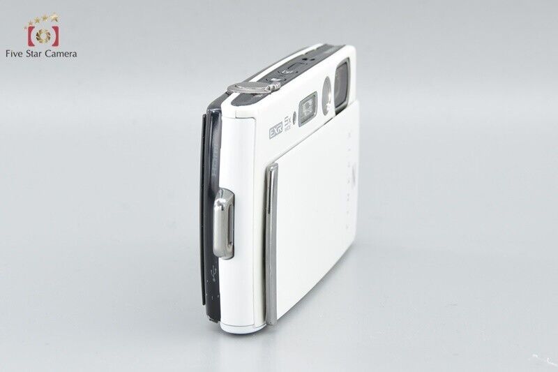 FUJIFILM FinePix Z1100EXR White 16.0 MP Digital Camera w/Box