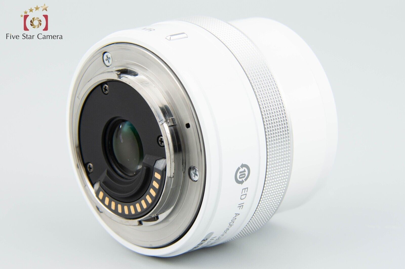 Near Mint!! Nikon 1 J4 White 18.4 MP Digital Camera 10-30 Lens