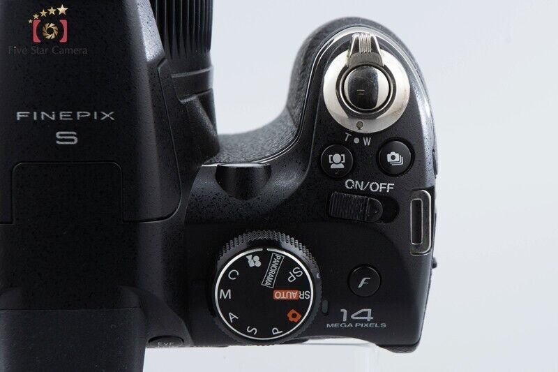 Fujifilm FinePix S4000 14.0 MP Digital Camera